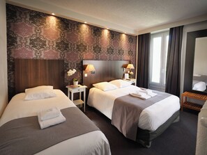 Triple Room | Desk, iron/ironing board, free cribs/infant beds, free WiFi