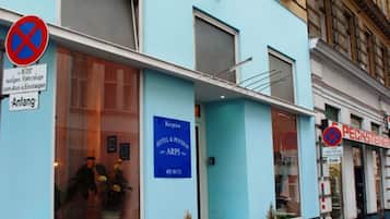 Façana frontal de l'allotjament