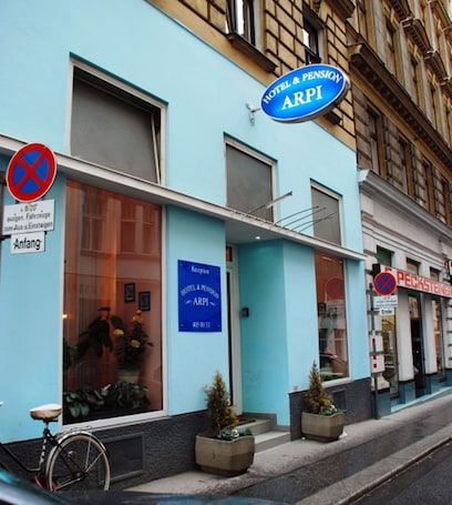 Facciata della struttura. Hotel Arpi