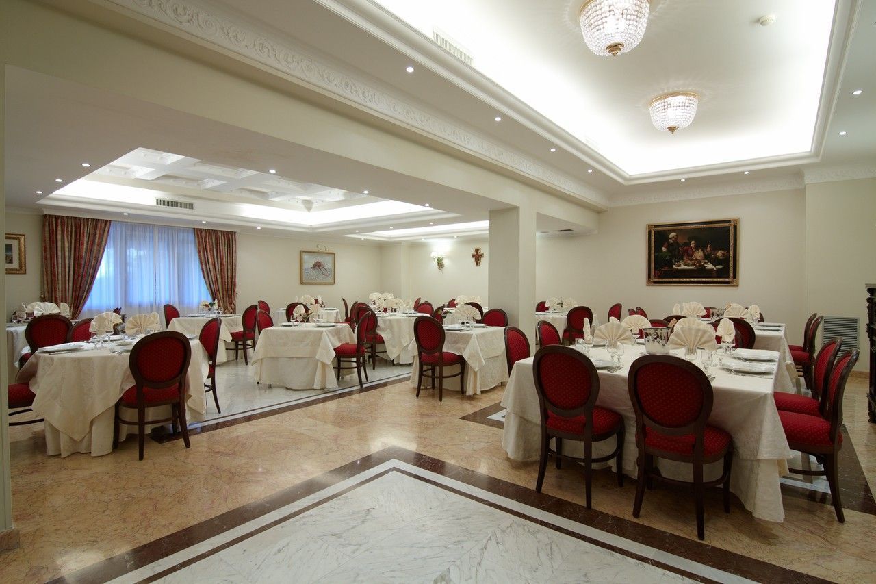 breakfast, lunch and dinner served