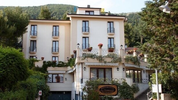 A two-story building with a sign reading "Ristorante Le Terrazze sul Gargano". - Le Terrazze sul Gargano (San Giovanni Rotondo)