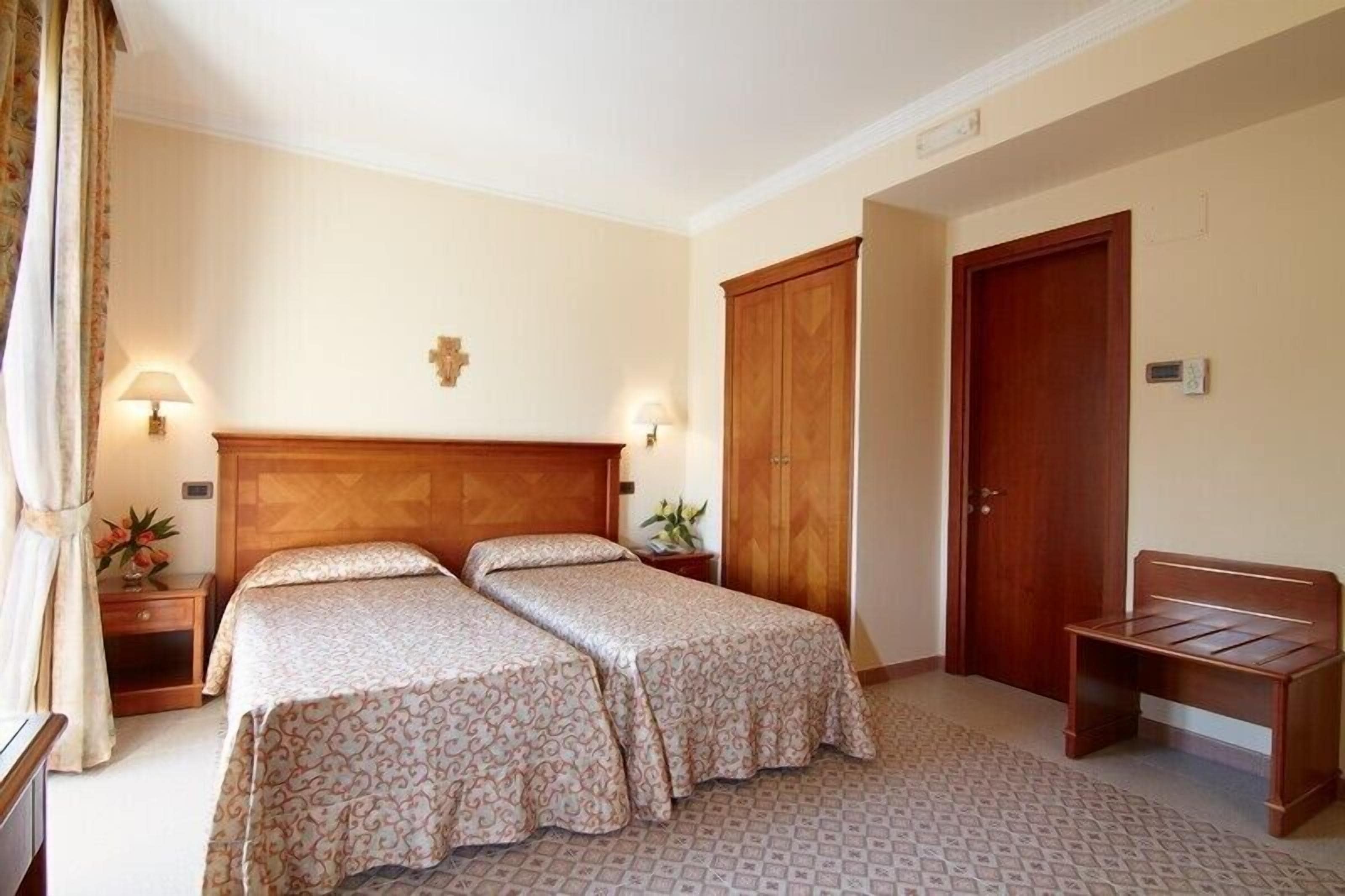 standard double room | premium bedding, minibar, desk, blackout curtains