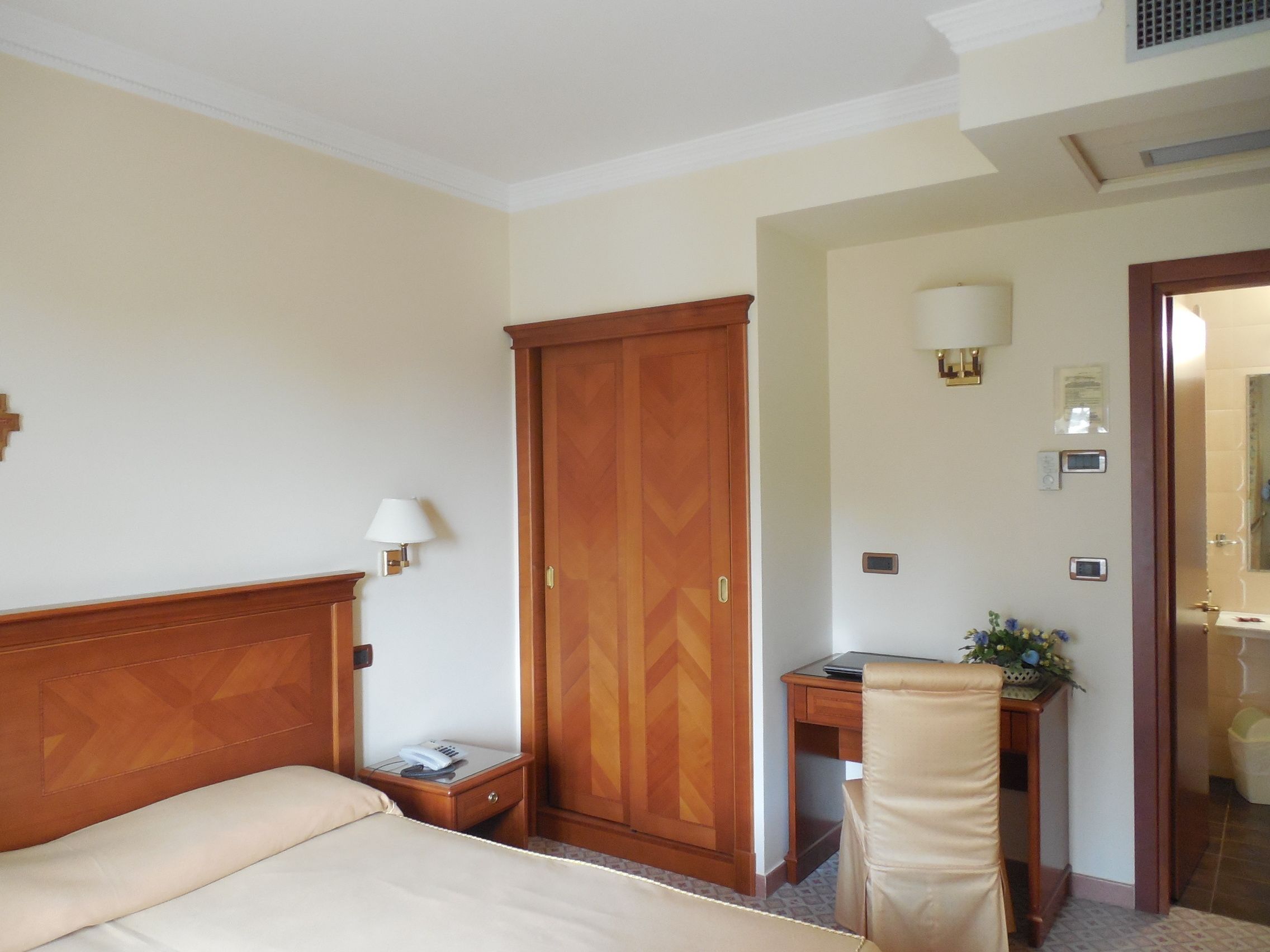 single room | premium bedding, minibar, desk, blackout curtains