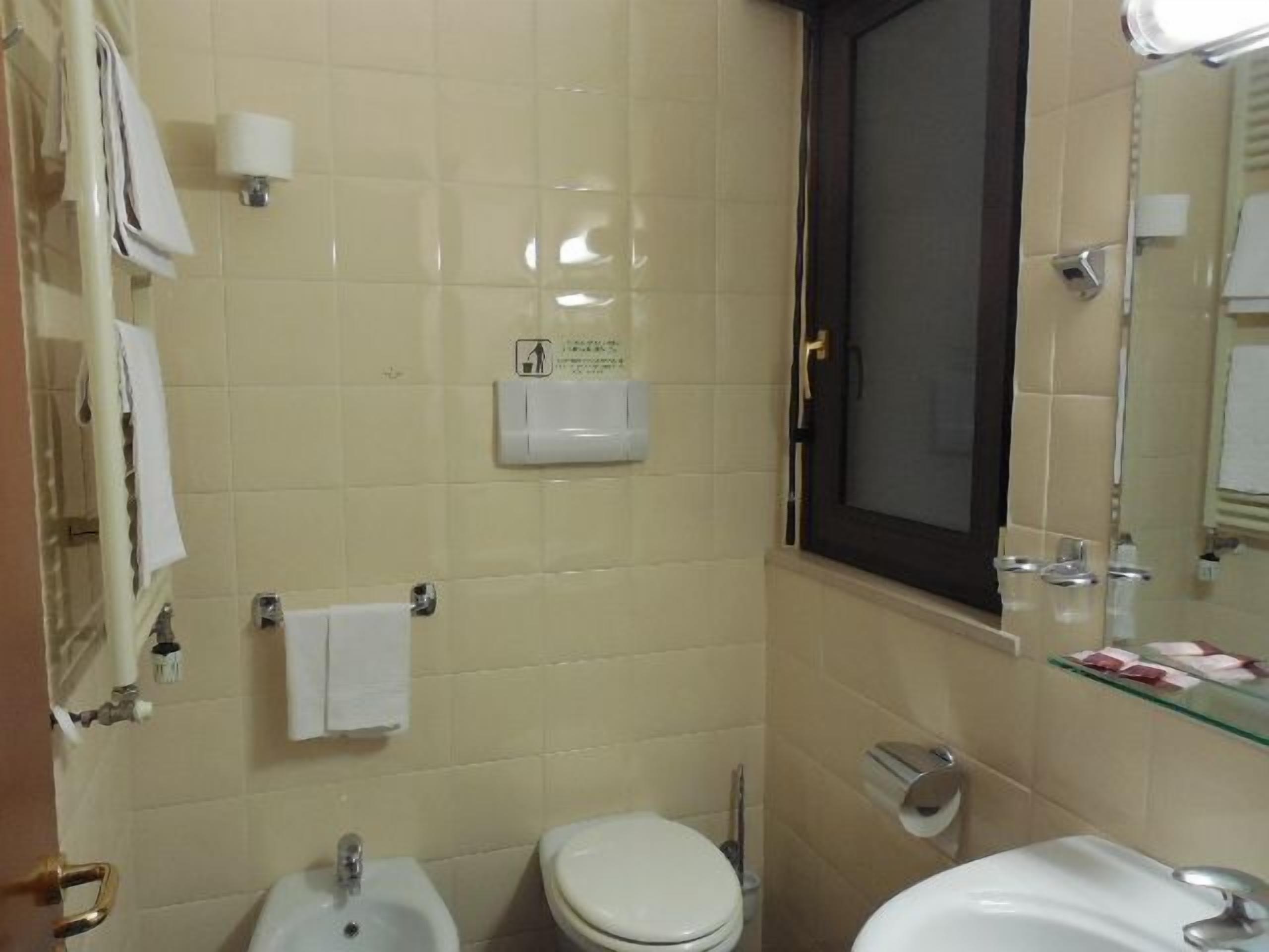 single room | bathroom | shower, hair dryer, bidet