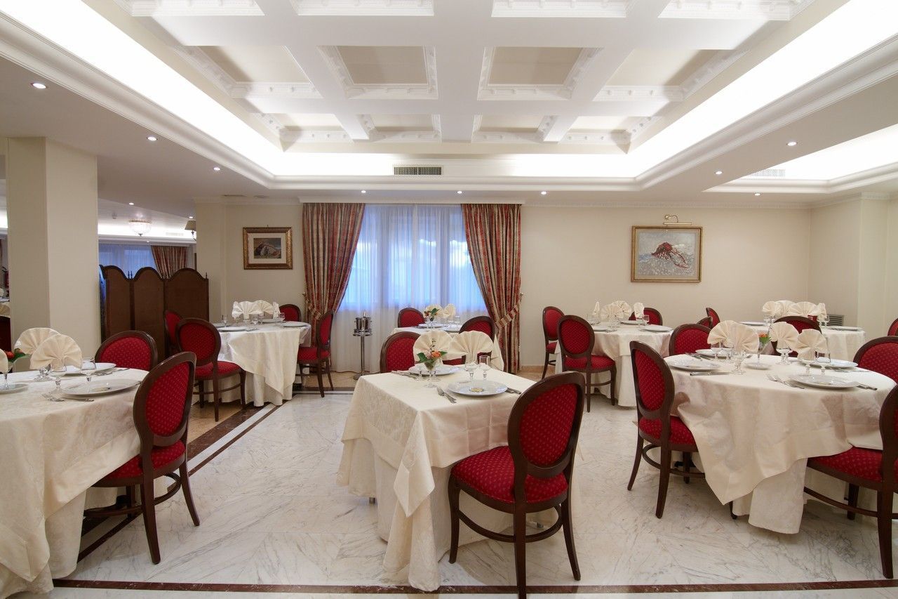 breakfast, lunch and dinner served