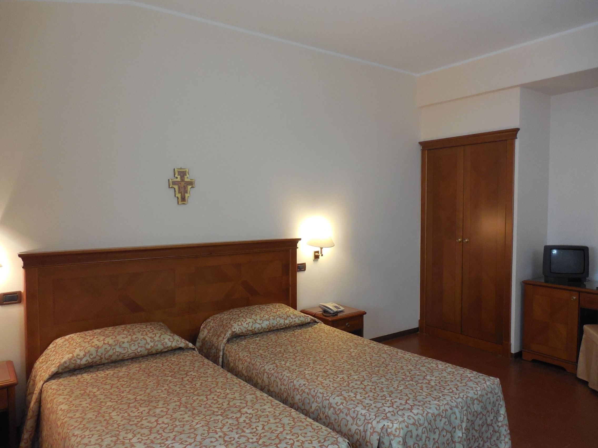 standard double room | premium bedding, minibar, desk, blackout curtains