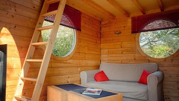 In-room safe, soundproofing, iron/ironing board, free WiFi