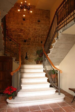 Staircase - Palazzo alle Mura Appartamenti per Vacanze (Poggibonsi)