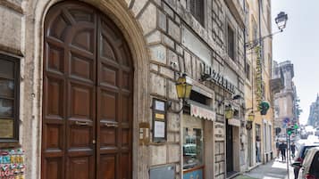 Mặt tiền nơi lưu trú