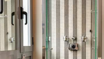 Phòng đôi Economy | Phòng tắm | Buồng tắm vòi sen, đồ dùng nhà tắm miễn phí, máy sấy tóc, khăn tắm