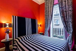 Habitación doble superior (Street View) | Ropa de cama de alta calidad, escritorio, wifi gratis