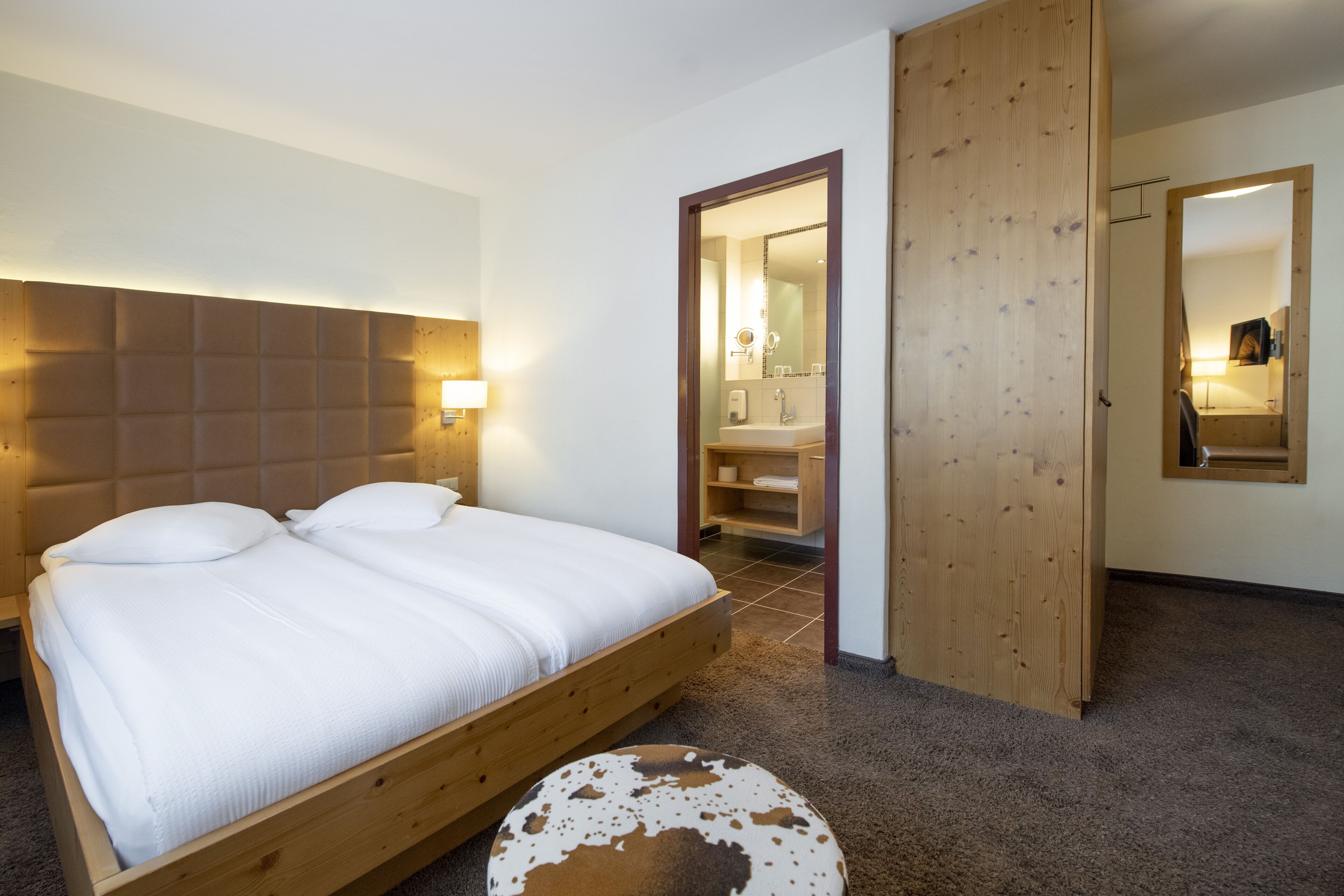 single room | in-room safe, desk, blackout curtains, soundproofing