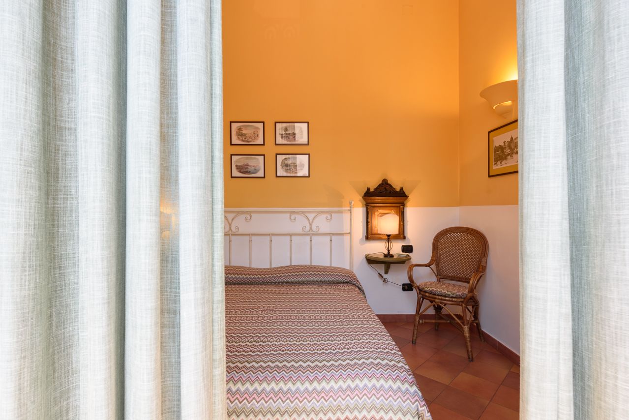 double room | minibar, desk, free wifi, bed sheets