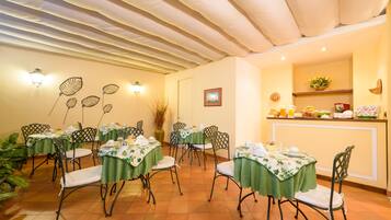 Colazione completa inclusa, servita tutte le mattine