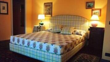 Hypo-allergenic bedding, down comforters, minibar, in-room safe