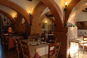 Breakfast, lunch, dinner served; local cuisine, alfresco dining  - La Locanda del Castello (Montalcino)