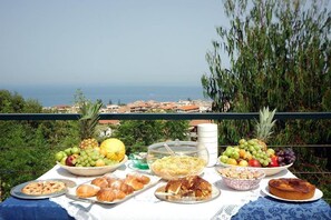 Petit déjeuner buffet compris tous les jours