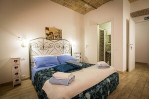 Quarto casal | Individualmente decorados, individualmente mobiliados, escrivaninha