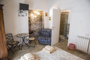 Doppelzimmer | Individuell dekoriert, individuell eingerichtet, Schreibtisch
