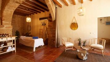 Couples treatment rooms, body treatments, hydrotherapy, aromatherapy