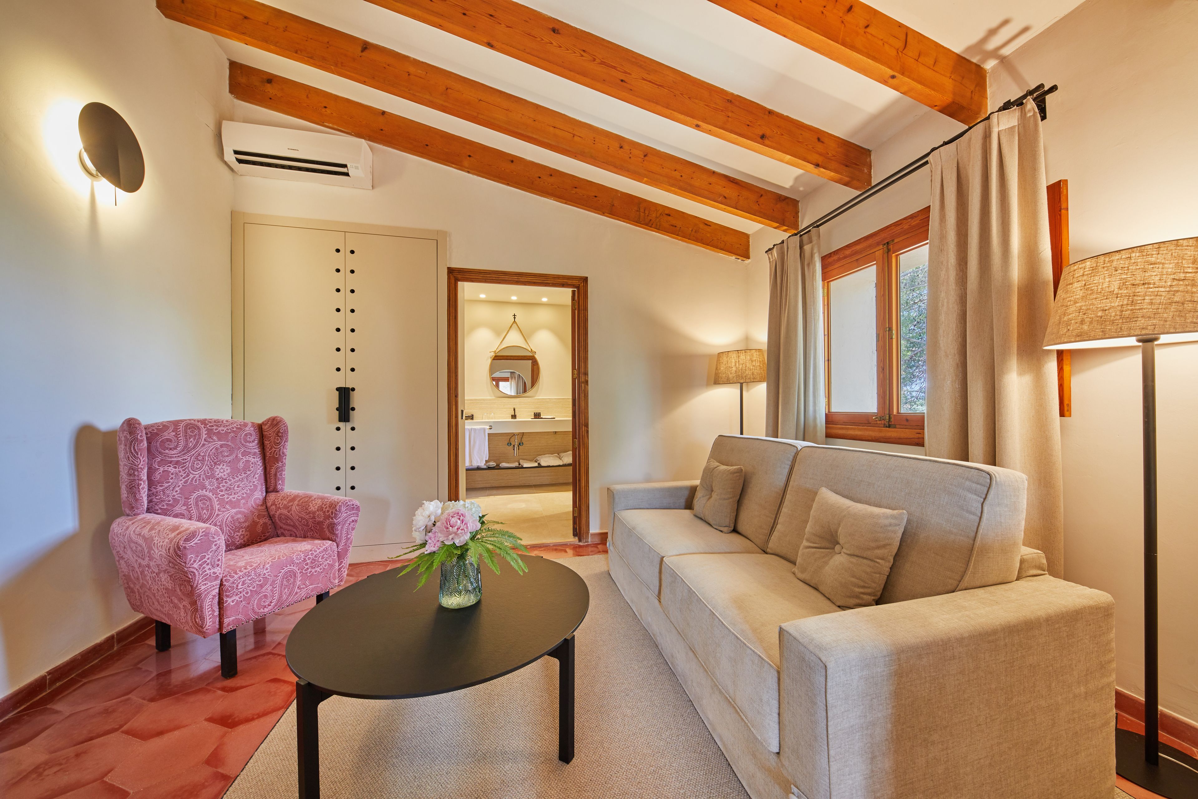 junior suite | living area | flat-screen tv