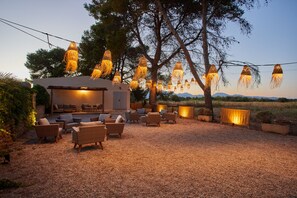 منطقة خارجية لإقامة حفلات الزفاف