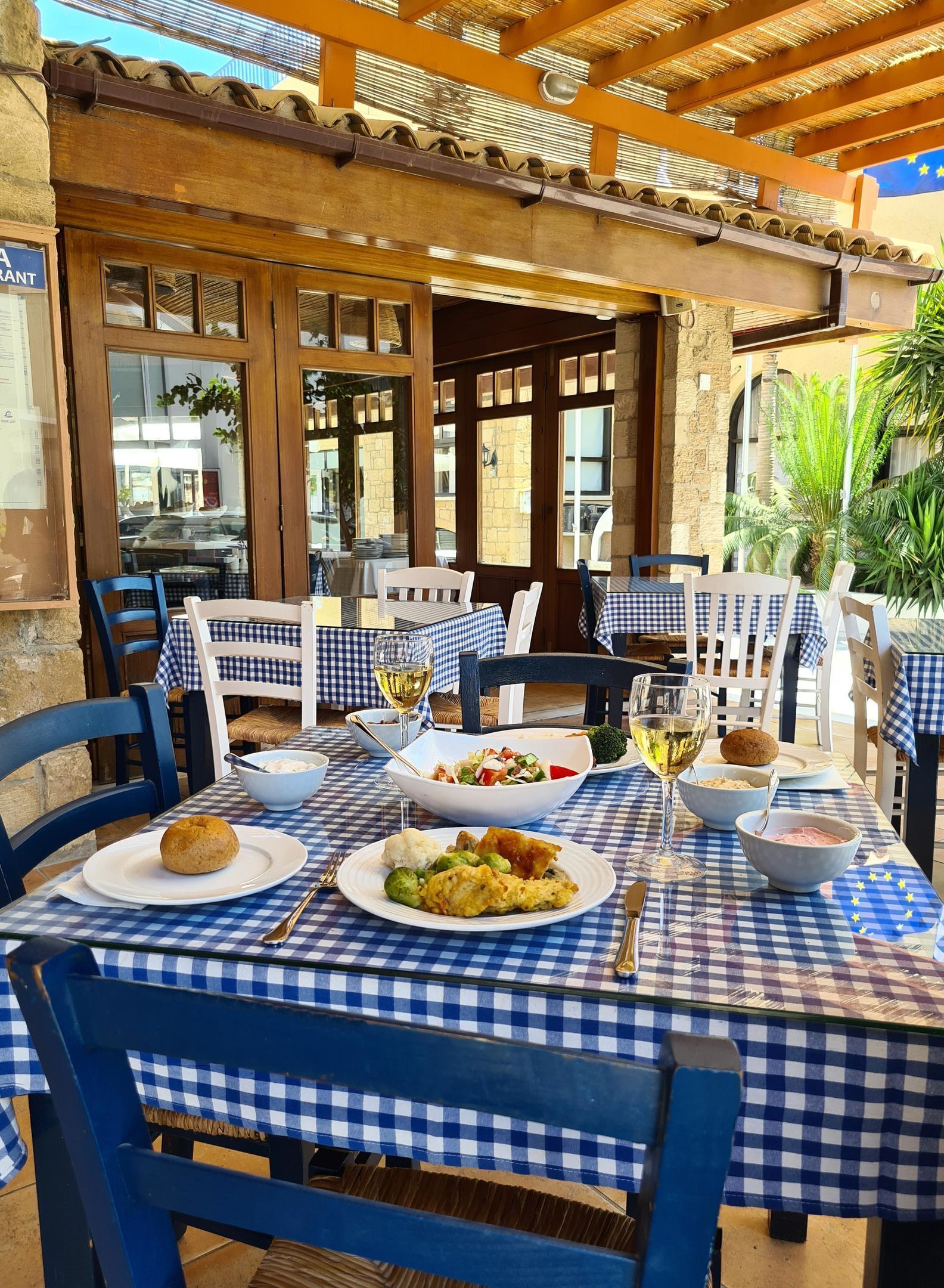Déjeuner, dîner, souper et brunch servis sur place