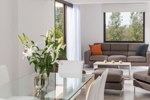 22-inch TV with satellite channels - Basilica Holiday Resort (Paphos)