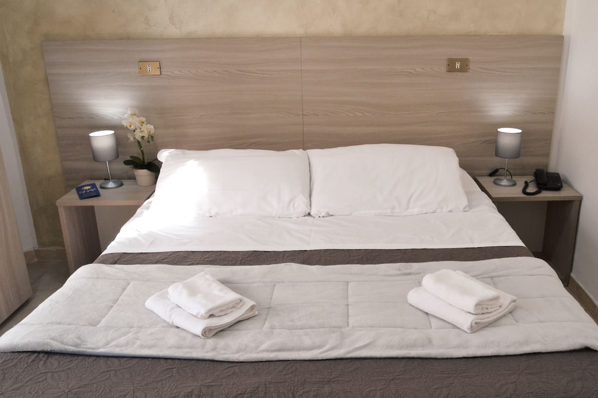 Minibar, coffres-forts dans les chambres, bureau, chambres insonorisées
