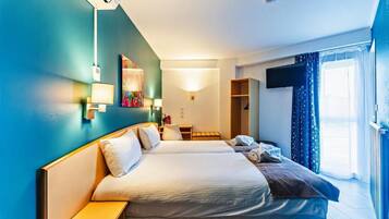 Habitació amb dos llits individuals | Escriptori, habitacions insonoritzades i planxa i posts de planxar