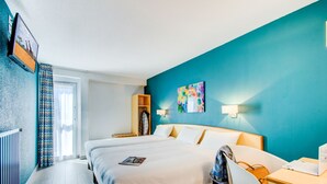 A hotel room with two beds, a desk, a chair, a TV, and a painting on the wall. - The Originals City, Hôtel Éclipse (Decines-Charpieu)