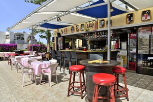 Bar (en la propiedad)