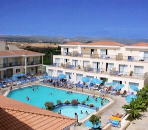 2 piscinas al aire libre