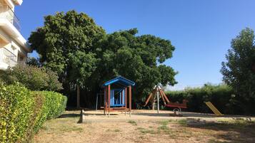 Children’s play area – outdoor