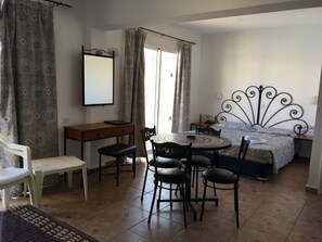 xxxStandard Studio | Area soggiorno | TV