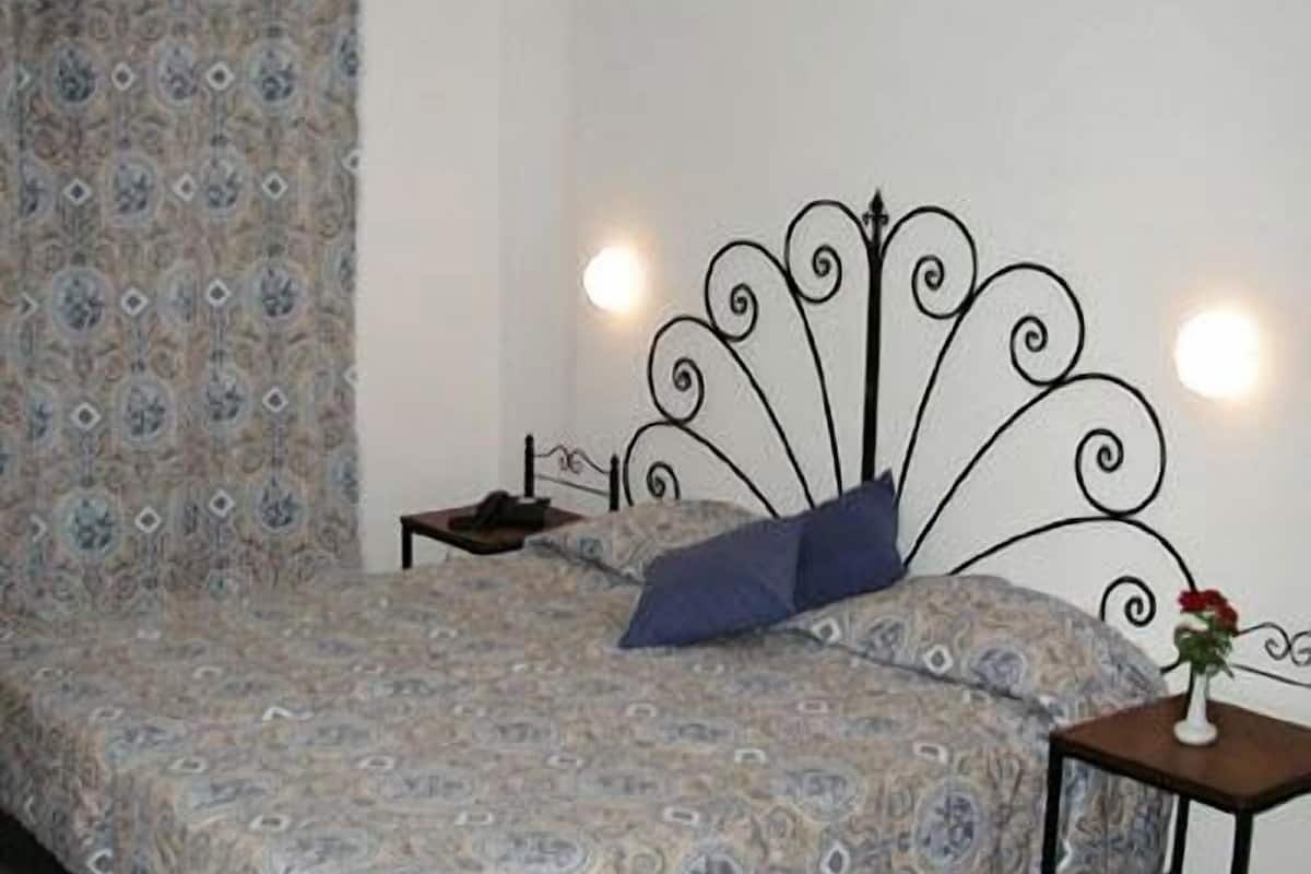 In-room safe, bed sheets