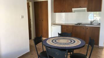 Superior Apartment, 1 Bedroom | Private kitchenette | Fridge, cookware/dishes/utensils