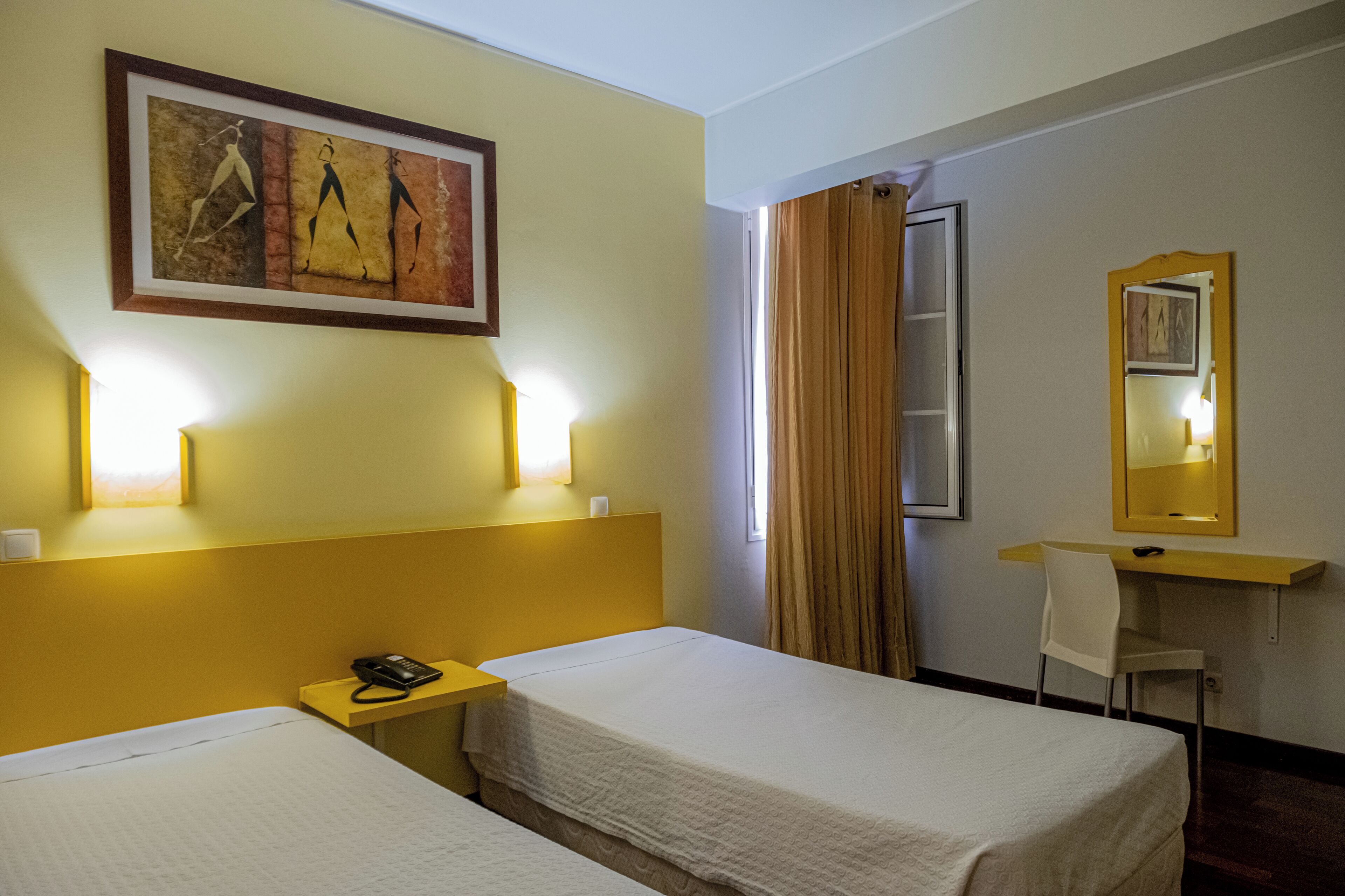 Desk, rollaway beds, free WiFi