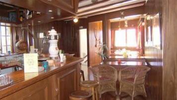 Bar (in der Unterkunft)