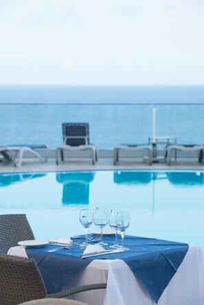 Swim-up bar - Hotel Duas Torres (Funchal)