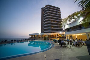 Swim-up bar - Hotel Duas Torres (Funchal)