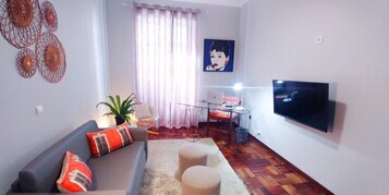 Lejlighed - 1 soveværelse - tekøkken | Opholdsområde | Fladskærms-tv