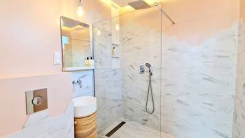 Deluxe Studio, Terrace | Bathroom | Hair dryer, towels