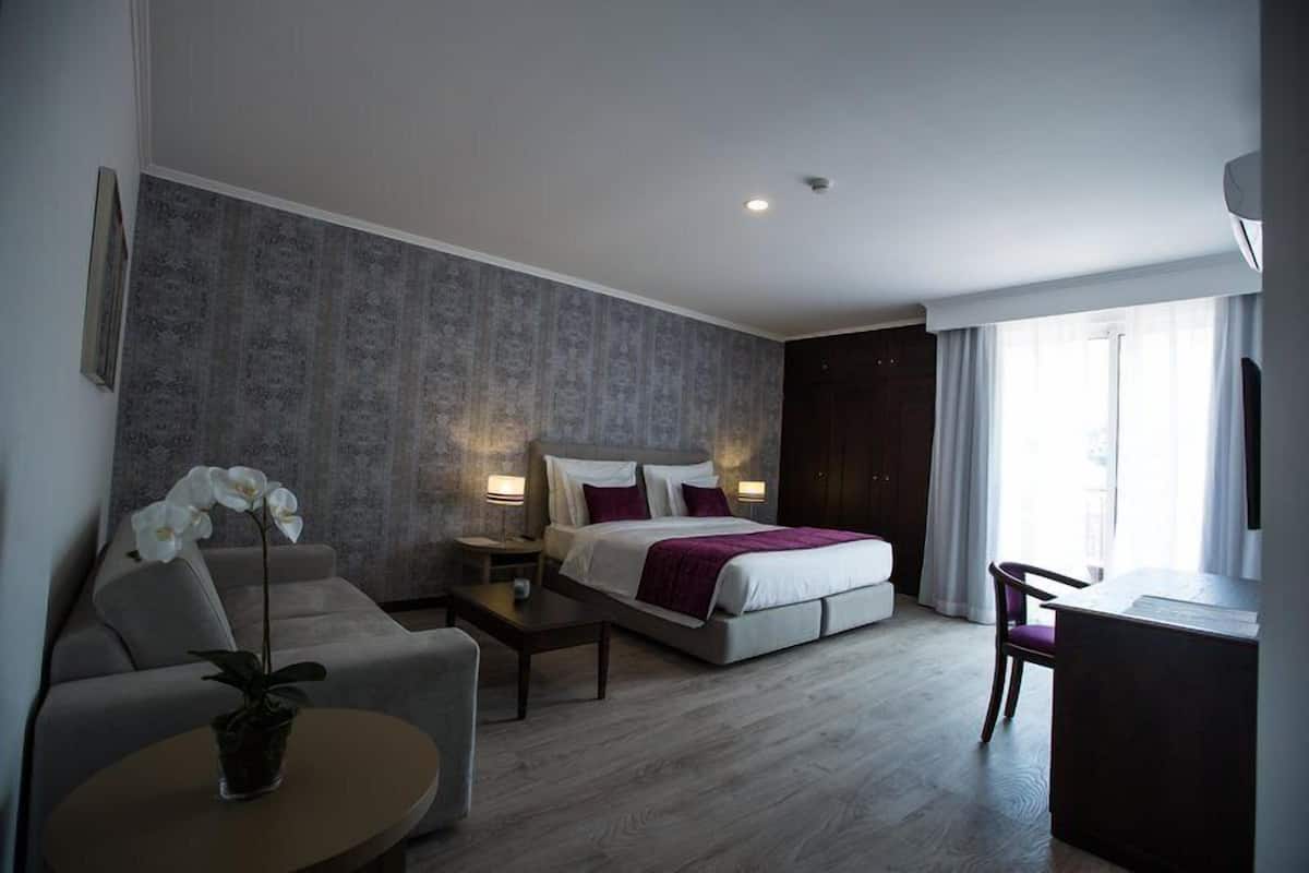 Junior Suite | In-room safe, desk, soundproofing, cribs (free)