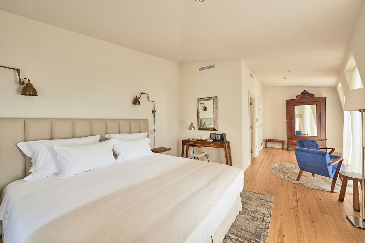 Minibar, in-room safe, soundproofing, iron/ironing board (on request)