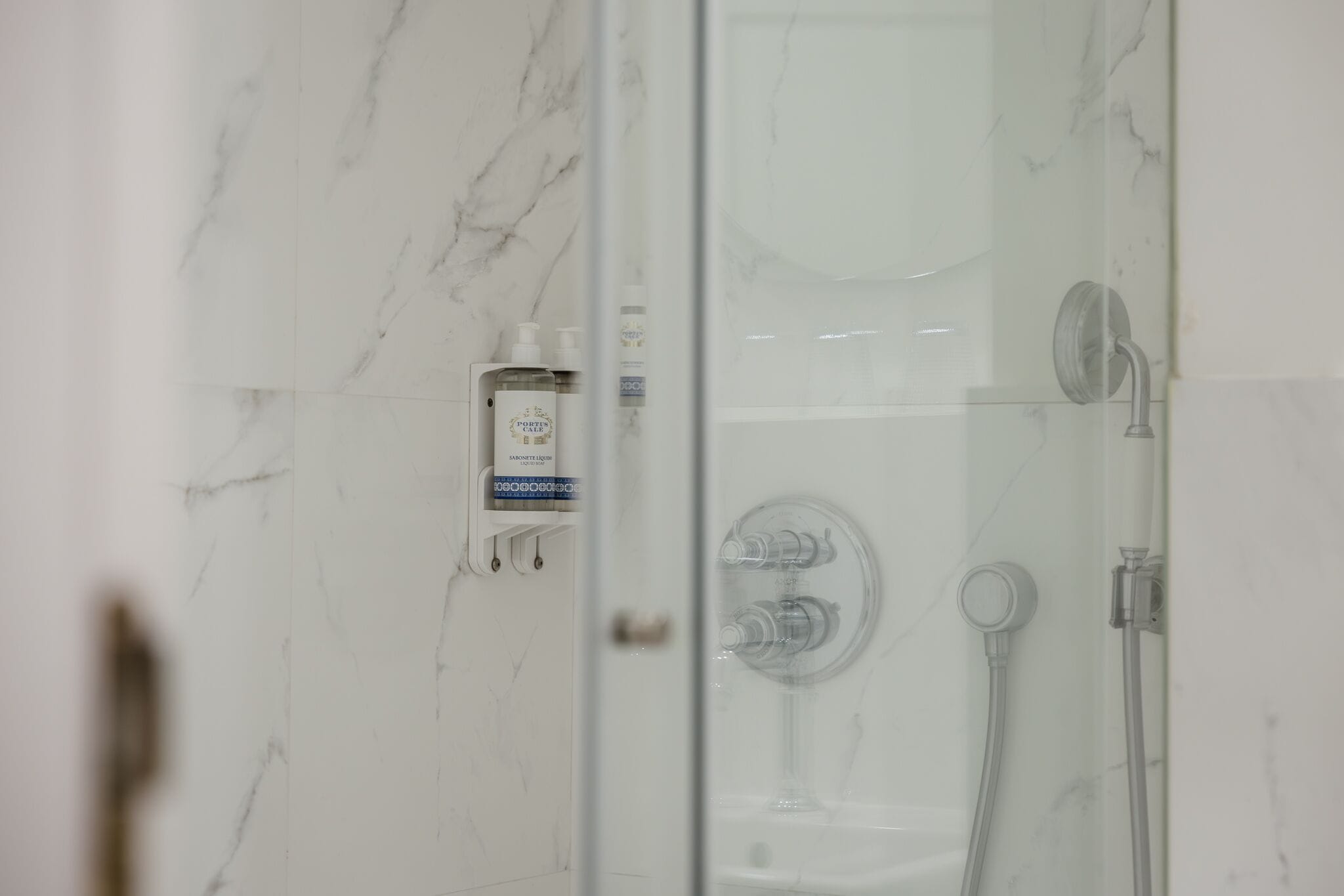 comfort double room, park view | bathroom | shower, rainfall showerhead, free toiletries, hair dryer