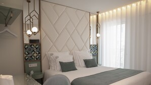 A modern hotel room with a large bed, a glass desk, and a decorative headboard. - New Style Lisbon Hotel  (Lisbon)