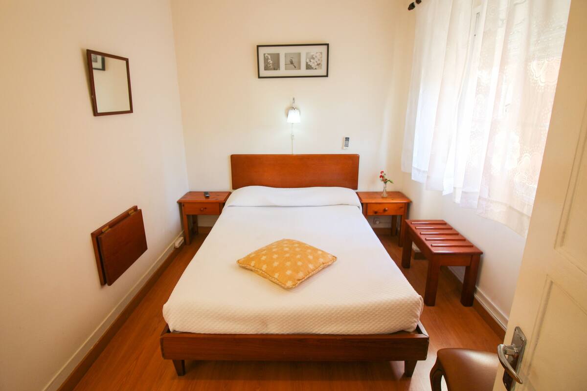 Habitación individual | Escritorio, cunas gratuitas, wifi gratis y ropa de cama