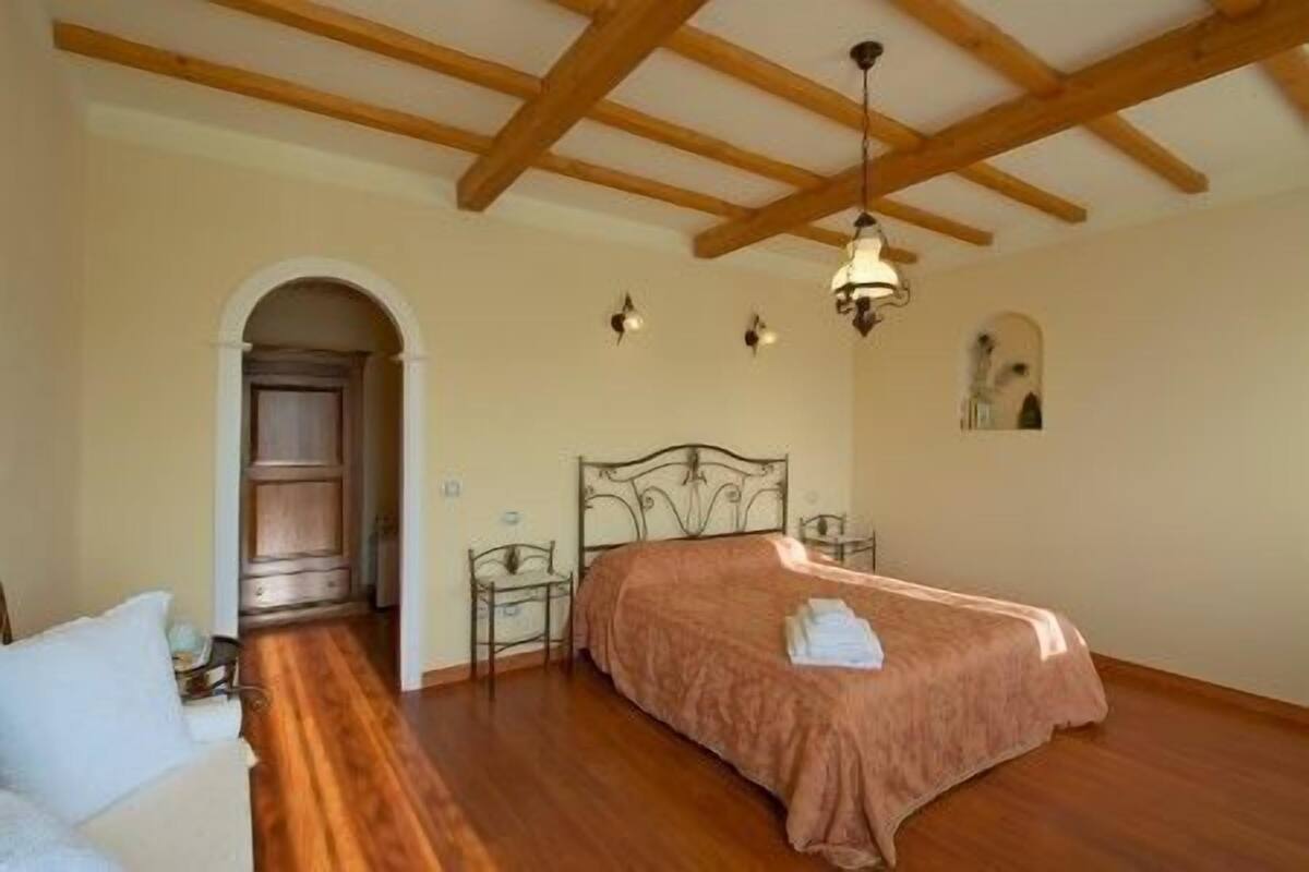 Double Room | Egyptian cotton sheets, down duvets, Select Comfort beds, minibar