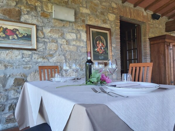 Frühstück, Mittagessen, Abendessen, lokale Küche